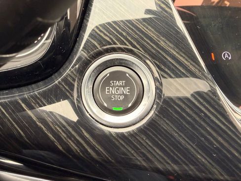 Used 2023 Cadillac XT6 Premium Luxury image 4