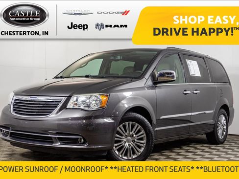 Used 2016 Chrysler Town & Country Touring-L w/ Driver Convenience Group image 1