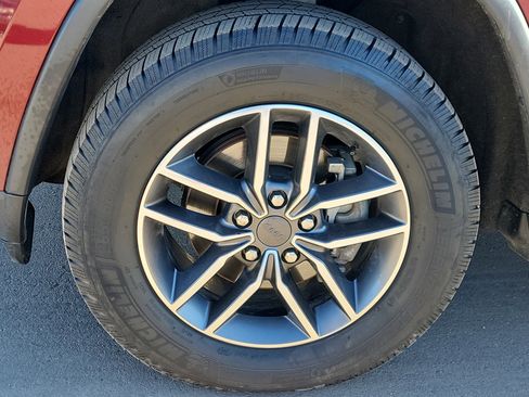 Used 2019 Jeep Grand Cherokee Limited image 17