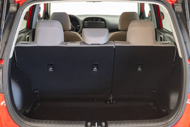Used 2025 Kia Soul LX w/ LX Technology Package FWD image 32