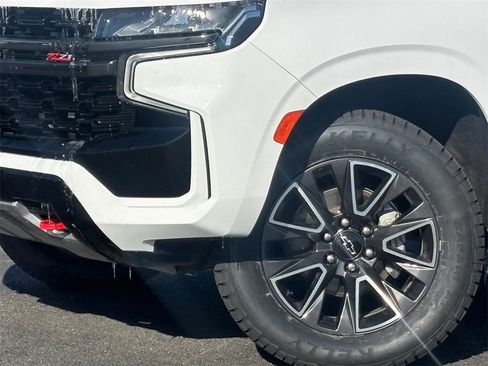 Used 2021 Chevrolet Suburban Z71 image 2