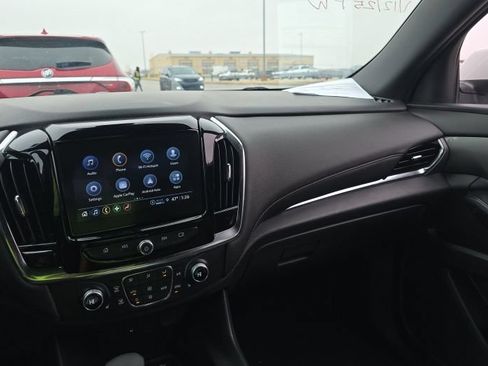 Used 2023 Chevrolet Traverse LT w/ Rear Camera Mirror Package AWD/4WD image 15