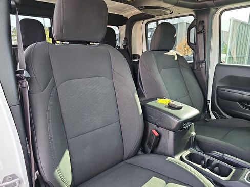 Used 2022 Jeep Gladiator Sport image 12