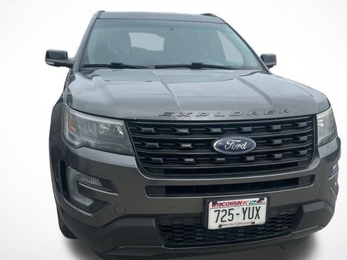 Used 2017 Ford Explorer Sport image 3