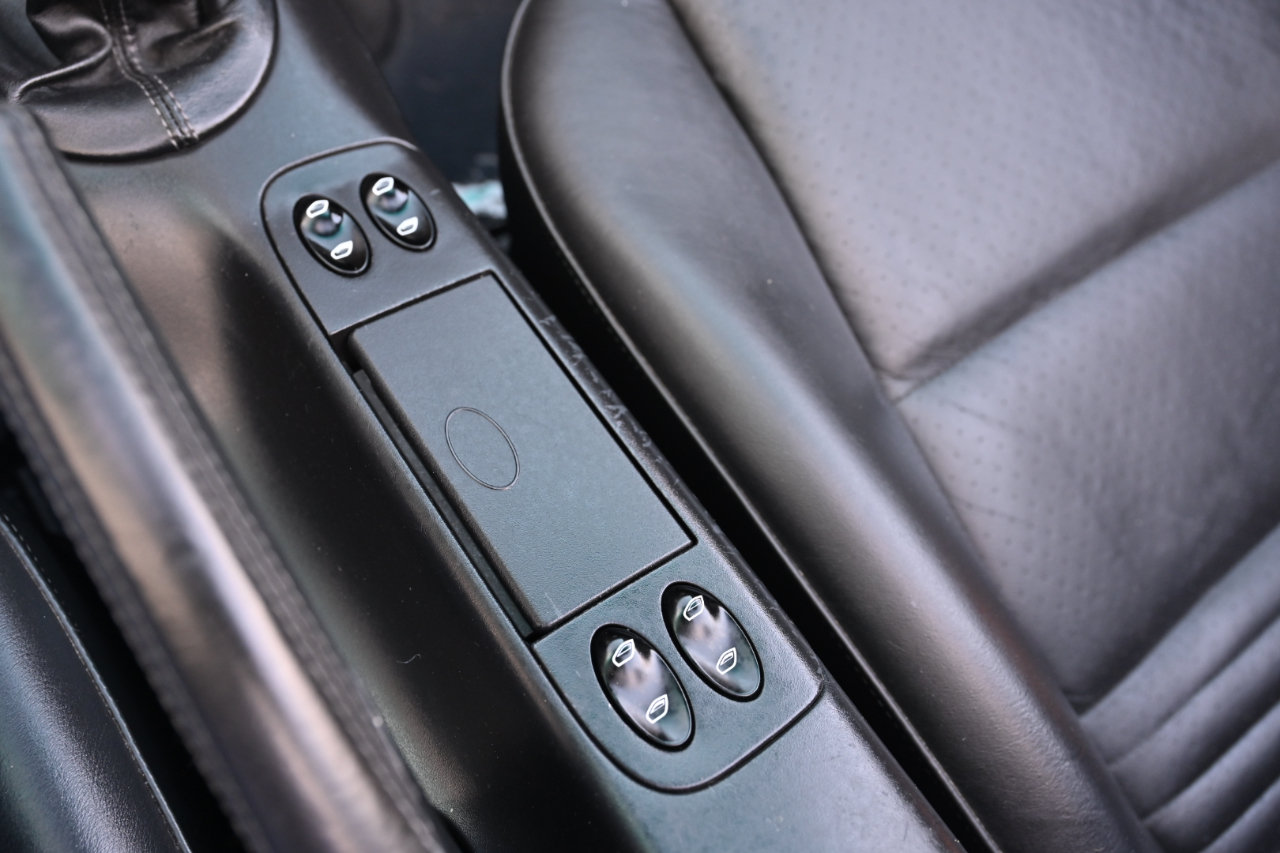 Used 2004 Porsche 911 Cabriolet image 33