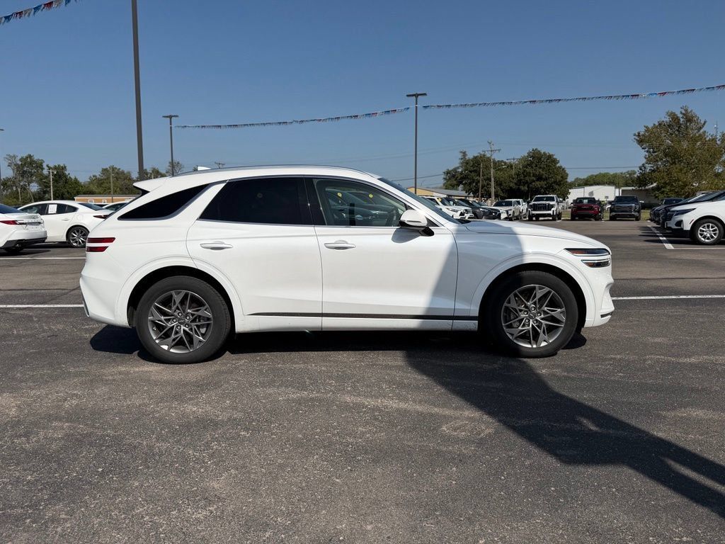 Used 2025 Genesis GV70 2.5T AWD/4WD image 3