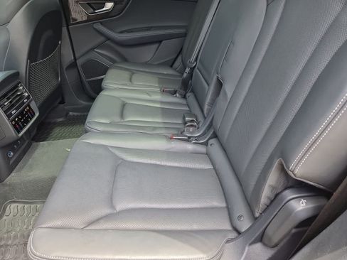 Used 2025 Audi Q7 3.0T Prestige w/ Prestige Package AWD/4WD image 18