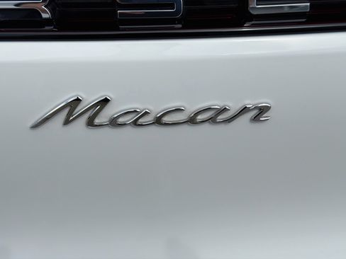 Used 2025 Porsche Macan AWD/4WD image 11
