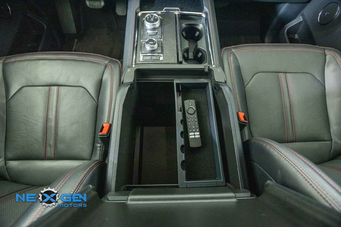 Used 2024 Ford Expedition Limited AWD/4WD image 35