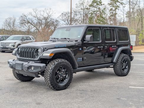 Used 2025 Jeep Wrangler Willys image 5
