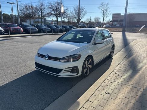 Used 2018 Volkswagen GTI SE w/ SE Leather Package image 4