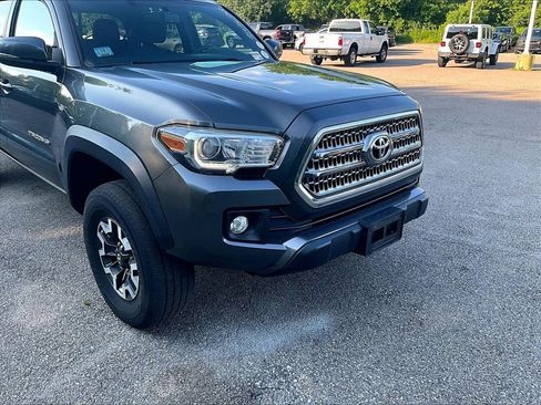 Used 2016 Toyota Tacoma TRD Off-Road w/ Towing Package AWD/4WD image 8