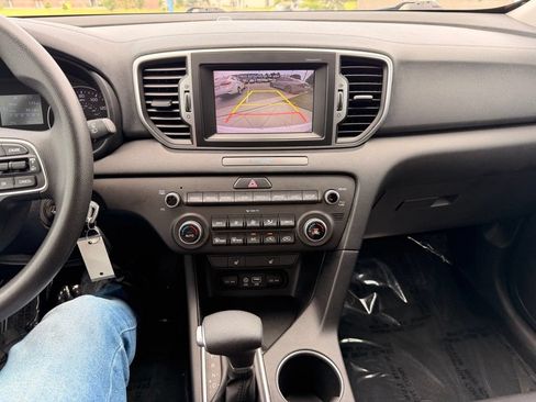 Used 2018 Kia Sportage LX w/ LX Popular Package FWD image 4