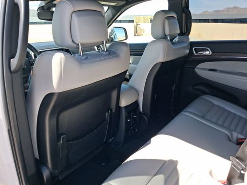 Used 2018 Jeep Grand Cherokee Limited AWD/4WD image 14