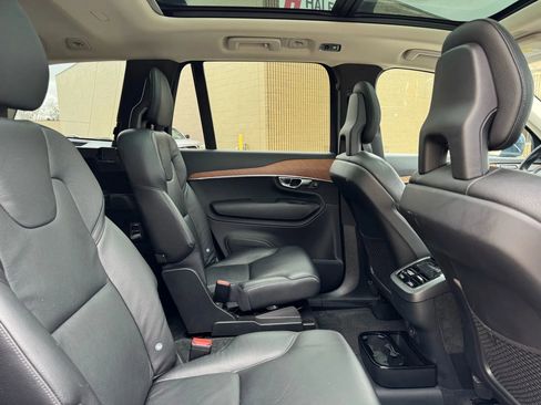 Used 2021 Volvo XC90 T6 Momentum w/ Protection Package Premier image 31