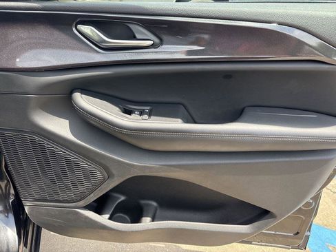 Used 2023 Jeep Grand Cherokee Altitude image 21