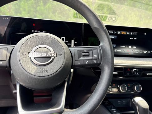 Used 2025 Nissan Kicks SV FWD image 8