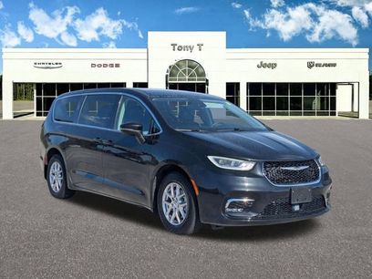 Used 2023 Chrysler Pacifica Touring-L