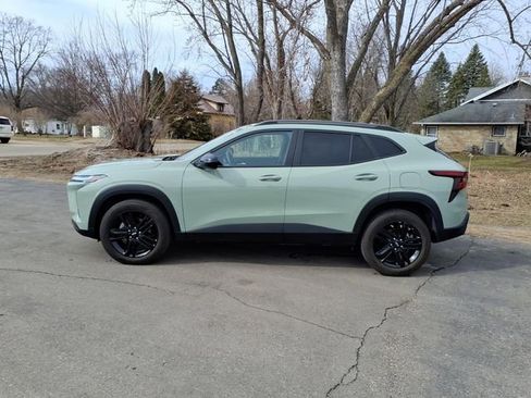 Used 2024 Chevrolet Trax ACTIV w/ Sunroof Package image 7