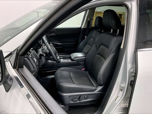 Used 2024 Nissan Pathfinder SV FWD image 28