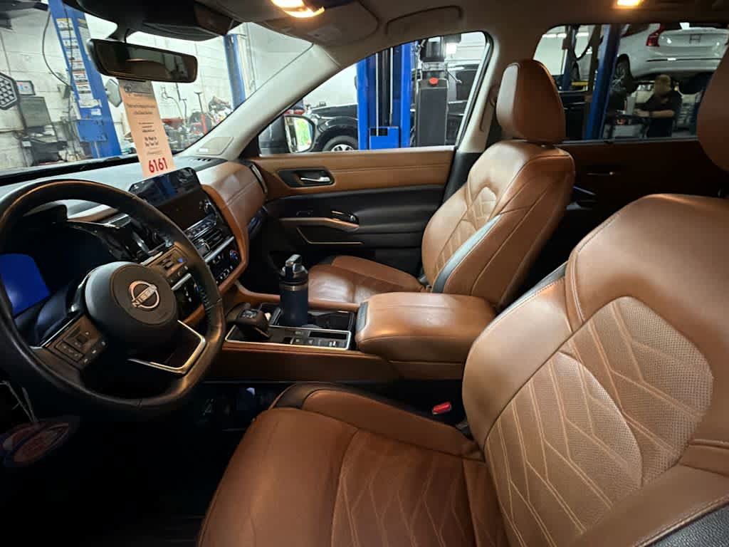Used 2024 Nissan Pathfinder Platinum w/ Cargo Package FWD image 3