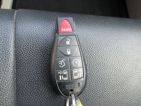 Used 2018 Dodge Grand Caravan SXT image 21