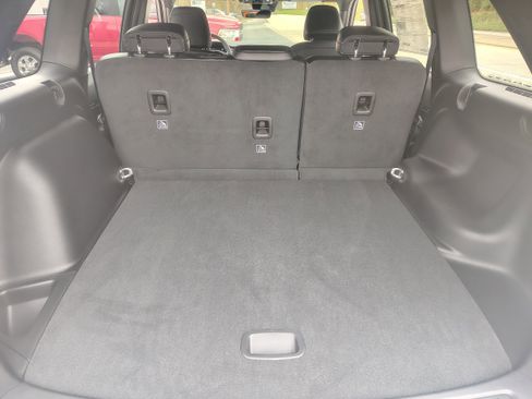 New 2025 Jeep Grand Cherokee Altitude image 11