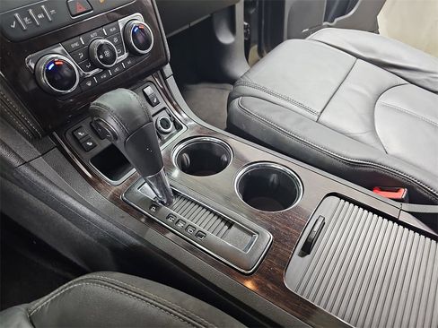 Used 2017 Chevrolet Traverse LT image 30