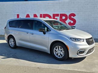 New 2026 Chrysler Pacifica Select video 1