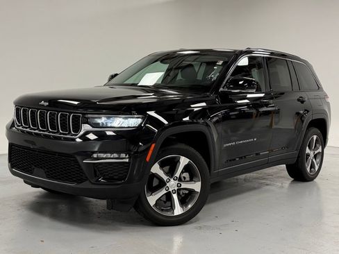 Used 2023 Jeep Grand Cherokee Limited image 1
