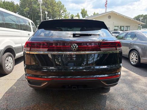 Used 2024 Volkswagen Atlas Cross Sport SE FWD image 9