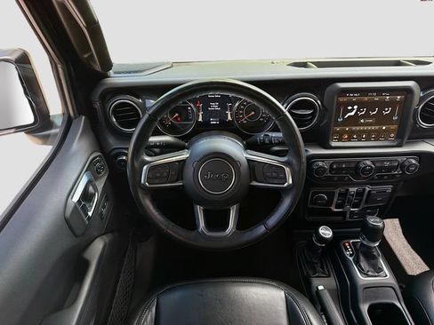 Used 2022 Jeep Wrangler Unlimited Sahara AWD/4WD image 16
