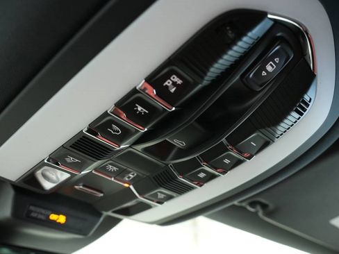 New 2026 Porsche Macan image 35