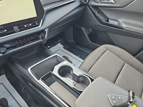 Used 2025 Chevrolet Equinox LT FWD image 25