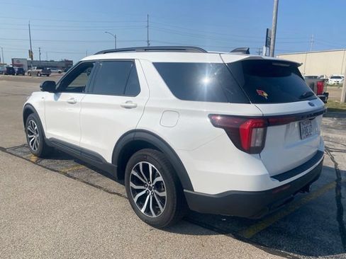 Used 2025 Ford Explorer ST-Line AWD/4WD image 7