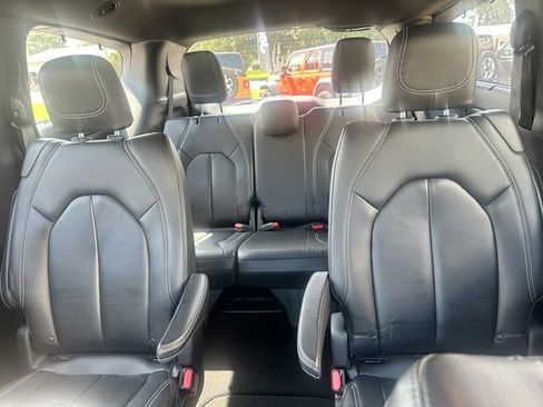 Used 2018 Chrysler Pacifica Touring-L w/ Advanced Safetytec Group FWD image 22