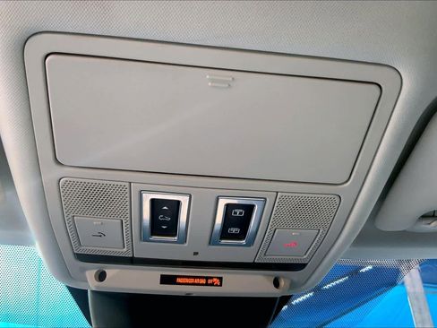 Used 2020 Land Rover Range Rover Evoque SE image 34