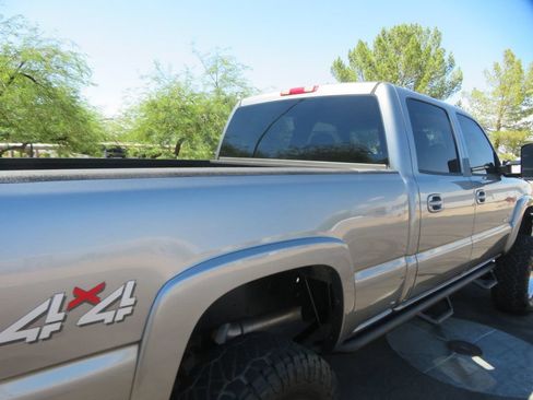 Used 2006 Chevrolet Silverado 2500 LT w/ Heavy-Duty Power Package AWD/4WD image 10