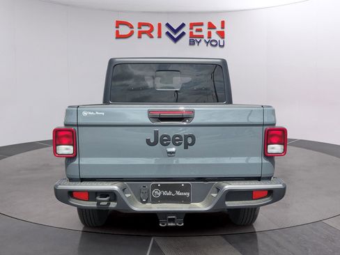 New 2025 Jeep Gladiator Sport image 8