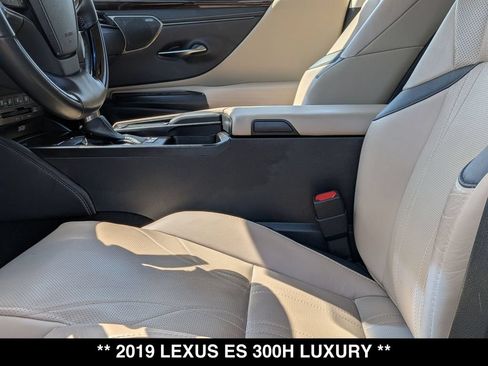 Used 2019 Lexus ES 300h w/ Accessory Package 2 FWD image 18