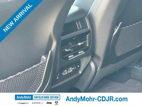 Used 2025 Jeep Grand Cherokee Limited w/ Luxury Tech Group II AWD/4WD image 19