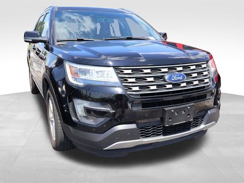 Used 2016 Ford Explorer XLT w/ Equipment Group 202A AWD/4WD image 12