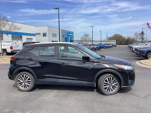 Used 2021 Nissan Kicks SV image 5