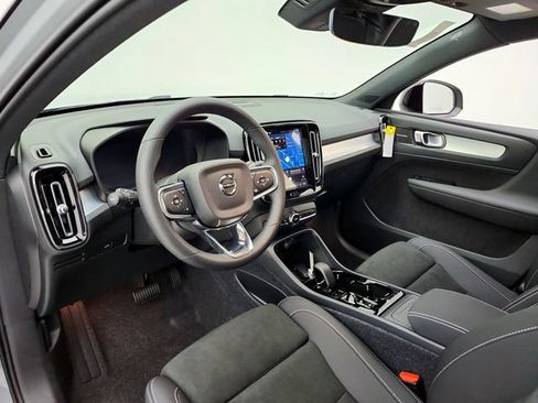 New 2026 Volvo XC40 B5 Ultra w/ Protection Package Premier AWD/4WD image 16