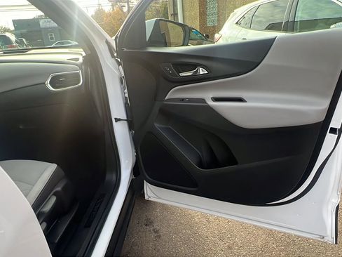 Used 2020 Chevrolet Equinox LT w/ Driver Convenience Package image 27