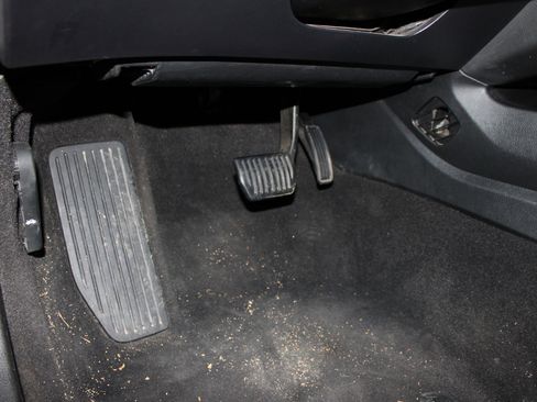 Used 2020 Ford Fusion SE image 9