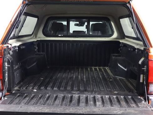 Used 2018 Toyota Tacoma SR5 RWD image 14