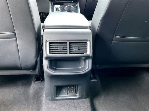 Used 2024 Volkswagen Atlas Cross Sport SE image 33