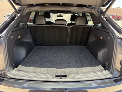 Used 2023 Volkswagen Atlas Cross Sport SE w/ Panoramic Sunroof Package FWD image 27