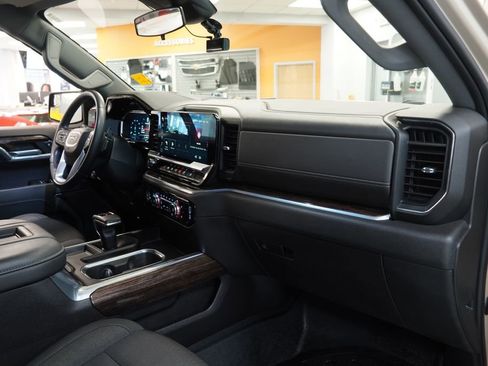 Used 2022 GMC Sierra 1500 Elevation image 36